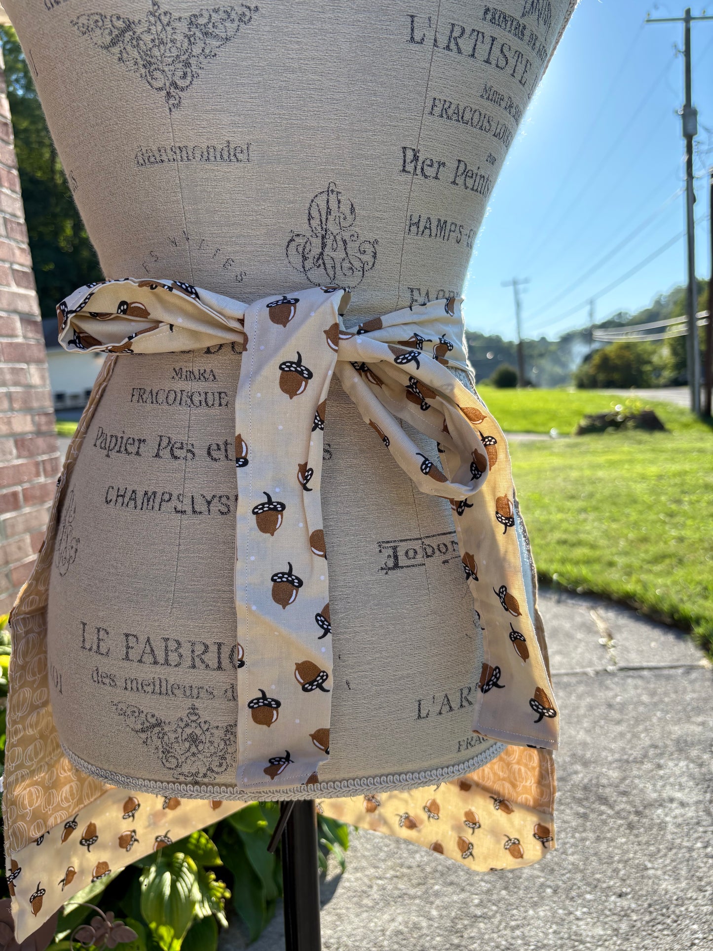 Acorn Half Apron