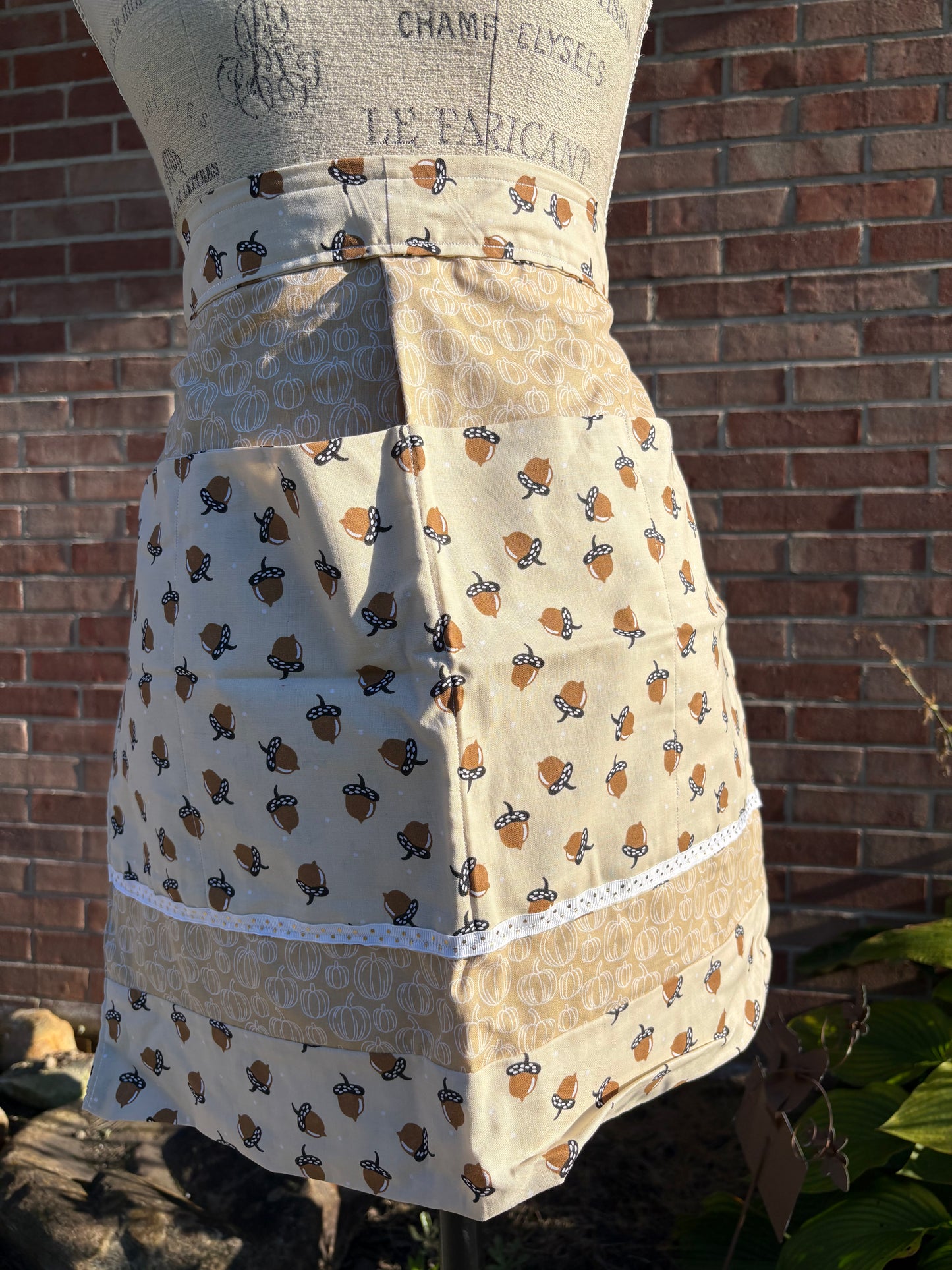 Acorn Half Apron